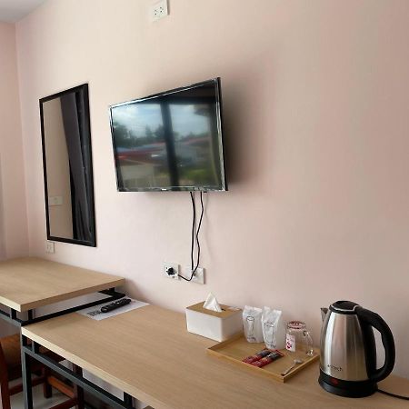 โรงแรมนิยม เอสทีเอ็น 2 - Niyom Stn 2 Hotel Ban Phue Екстериор снимка