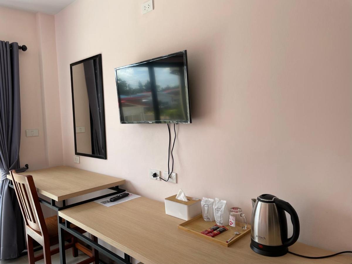 โรงแรมนิยม เอสทีเอ็น 2 - Niyom Stn 2 Hotel Ban Phue Екстериор снимка
