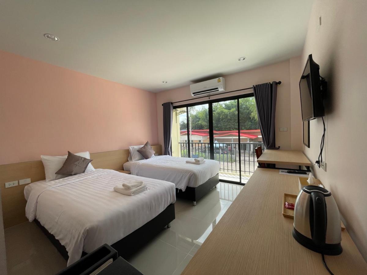 โรงแรมนิยม เอสทีเอ็น 2 - Niyom Stn 2 Hotel Ban Phue Екстериор снимка